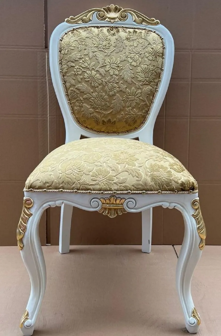 Casa Padrino Luxus Barock Esszimmer Stuhl mit elegantem Muster Gold / Weiß / Gold - Esszimmer Möbel im Barockstil - Luxus Möbel im Barockstil - Barock Möbel - Barock Interior