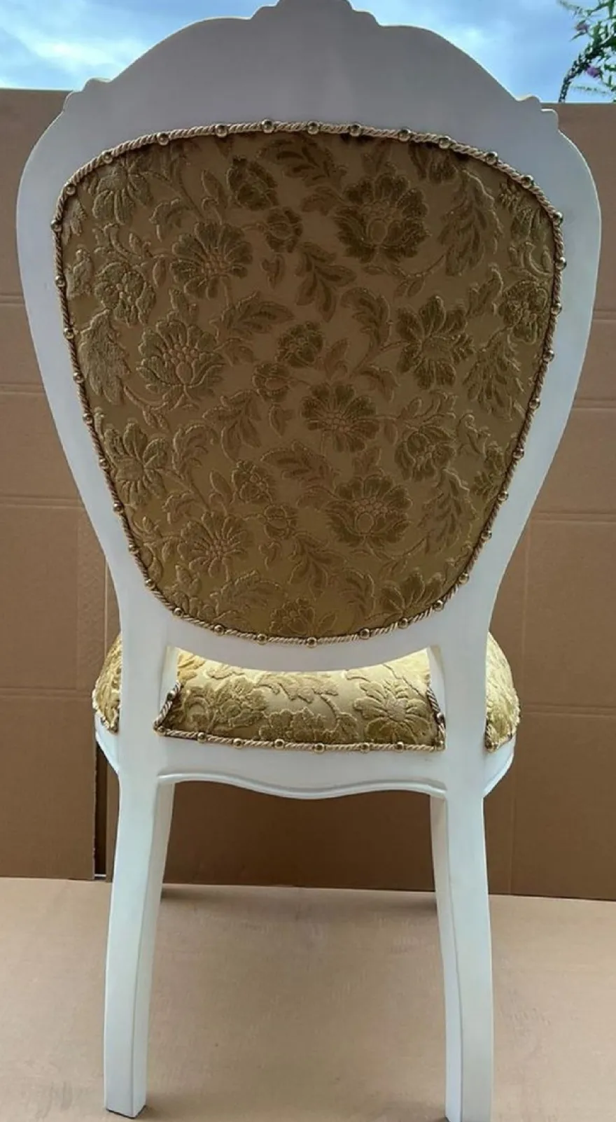 Casa Padrino Luxus Barock Esszimmer Stuhl mit elegantem Muster Gold / Weiß / Gold - Esszimmer Möbel im Barockstil - Luxus Möbel im Barockstil - Barock Möbel - Barock Interior