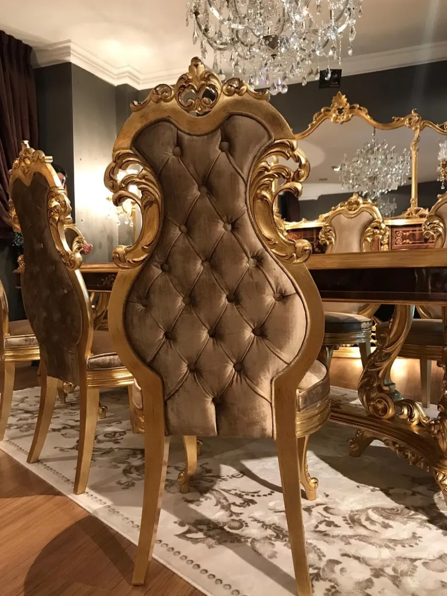 Casa Padrino Luxus Barock Esszimmer Set Braun / Antik Gold - 1 Esstisch & 8 Esszimmerstühle - Esszimmer Möbel im Barockstil - Edel & Prunkvoll