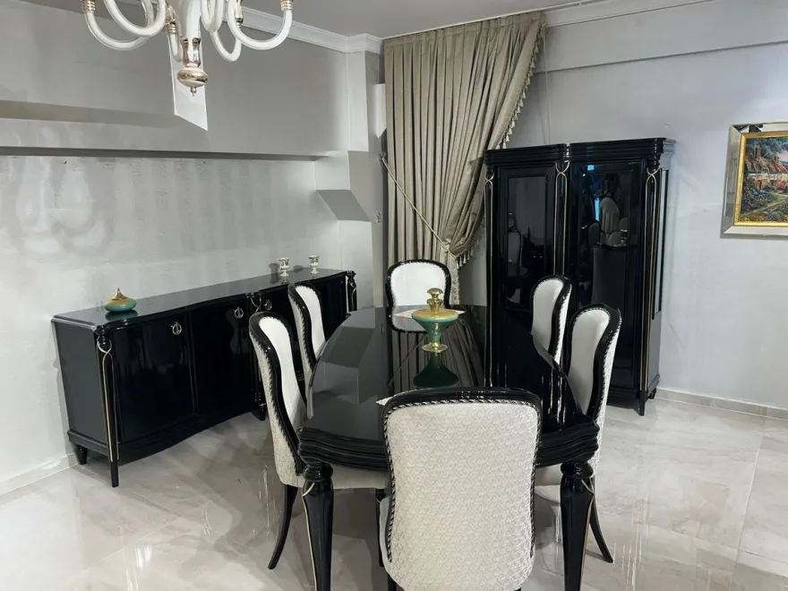 Casa Padrino Luxus Barock Esszimmer Set Creme / Schwarz / Gold - 1 Esstisch & 6 Esszimmerstühle