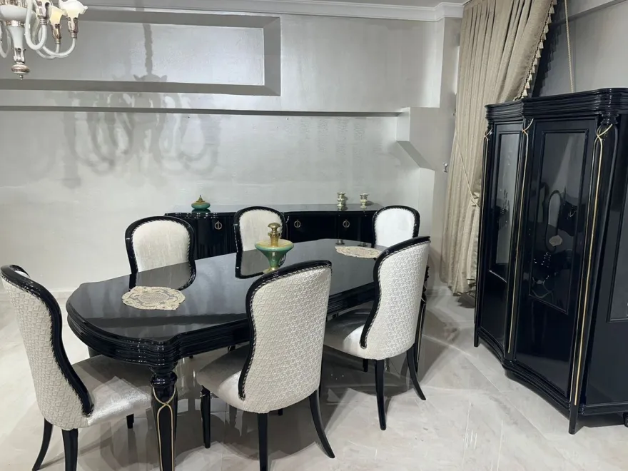Casa Padrino Luxus Barock Esszimmer Set Creme / Schwarz / Gold - 1 Esstisch & 6 Esszimmerstühle