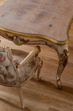 Casa Padrino Luxus Barock Esstisch Beige / Weiß / Gold - Prunkvoller Massivholz Esszimmertisch im Barockstil - Barock Esszimmer Möbel