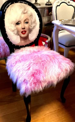 Casa Padrino Luxus Barock Esszimmer Stuhl Marilyn Monroe Rosa / Schwarz - Handgefertigter Pop Art Designer Stuhl mit Kunstfell - Barock Esszimmer Möbel