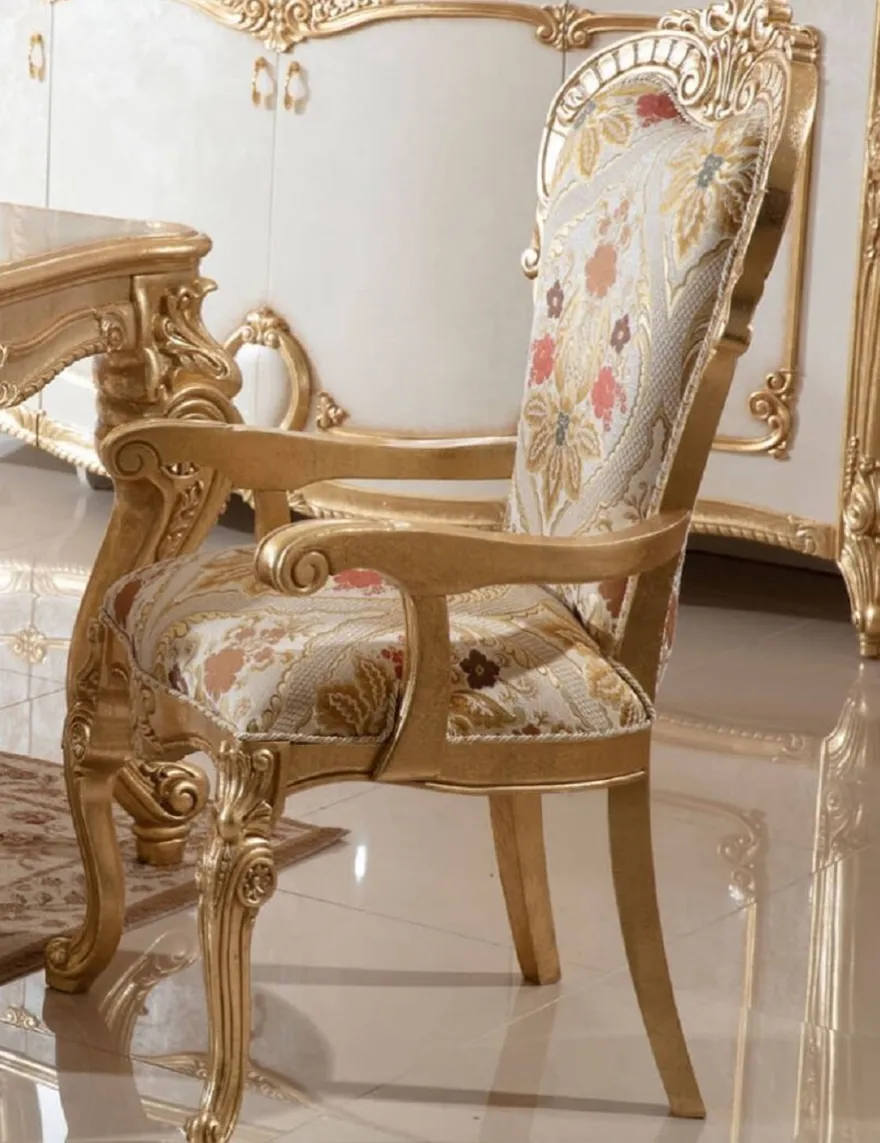 Casa Padrino Luxus Barock Esszimmer Stuhl mit Armlehnen Mehrfarbig / Gold H. 115 cm