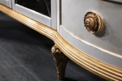 Casa Padrino Luxus Barock Fernsehschrank Weiß / Gold 241 x 43 x H. 67 cm - Barock Wohnzimmerschrank mit 4 Türen und Schublade