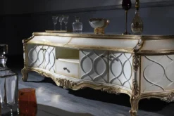 Casa Padrino Luxus Barock Fernsehschrank Weiß / Antik Gold 242 x 65 x H. 70 cm - Prunkvoller Barock Wohnzimmerschrank mit 4 Türen und 3 Schubladen