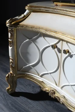 Casa Padrino Luxus Barock Fernsehschrank Weiß / Antik Gold 242 x 65 x H. 70 cm - Prunkvoller Barock Wohnzimmerschrank mit 4 Türen und 3 Schubladen
