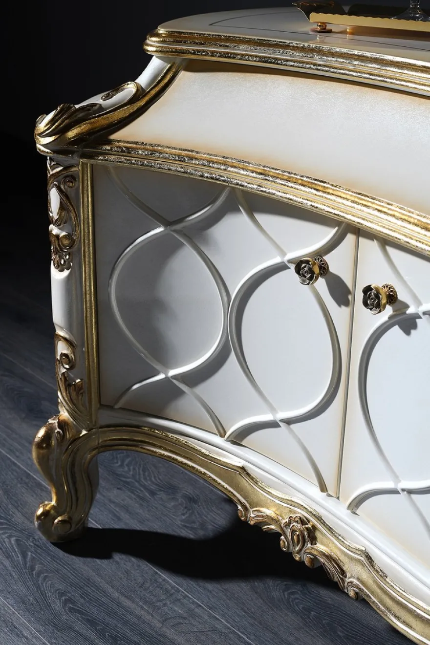 Casa Padrino Luxus Barock Fernsehschrank Weiß / Antik Gold 242 x 65 x H. 70 cm - Prunkvoller Barock Wohnzimmerschrank mit 4 Türen und 3 Schubladen
