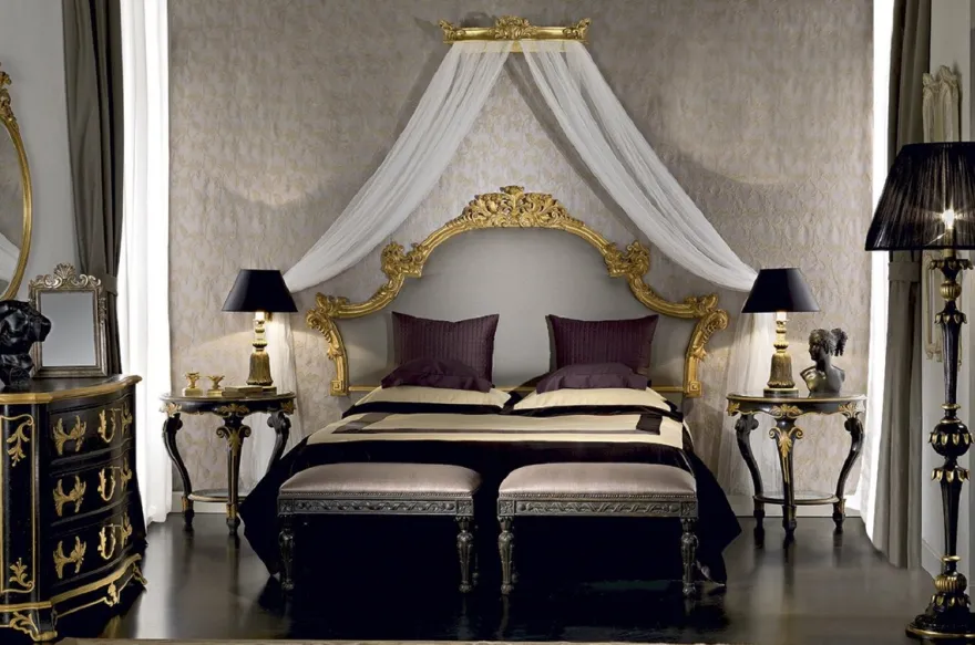 Casa Padrino Luxus Barock Kerzenhalter Antik Gold 9 x 9 x H. 9 cm - Kleiner handgeschitzter Barockstil Kerzenständer - Luxus Deko Accessoires im Barockstil - Luxus Qualität - Made in Italy