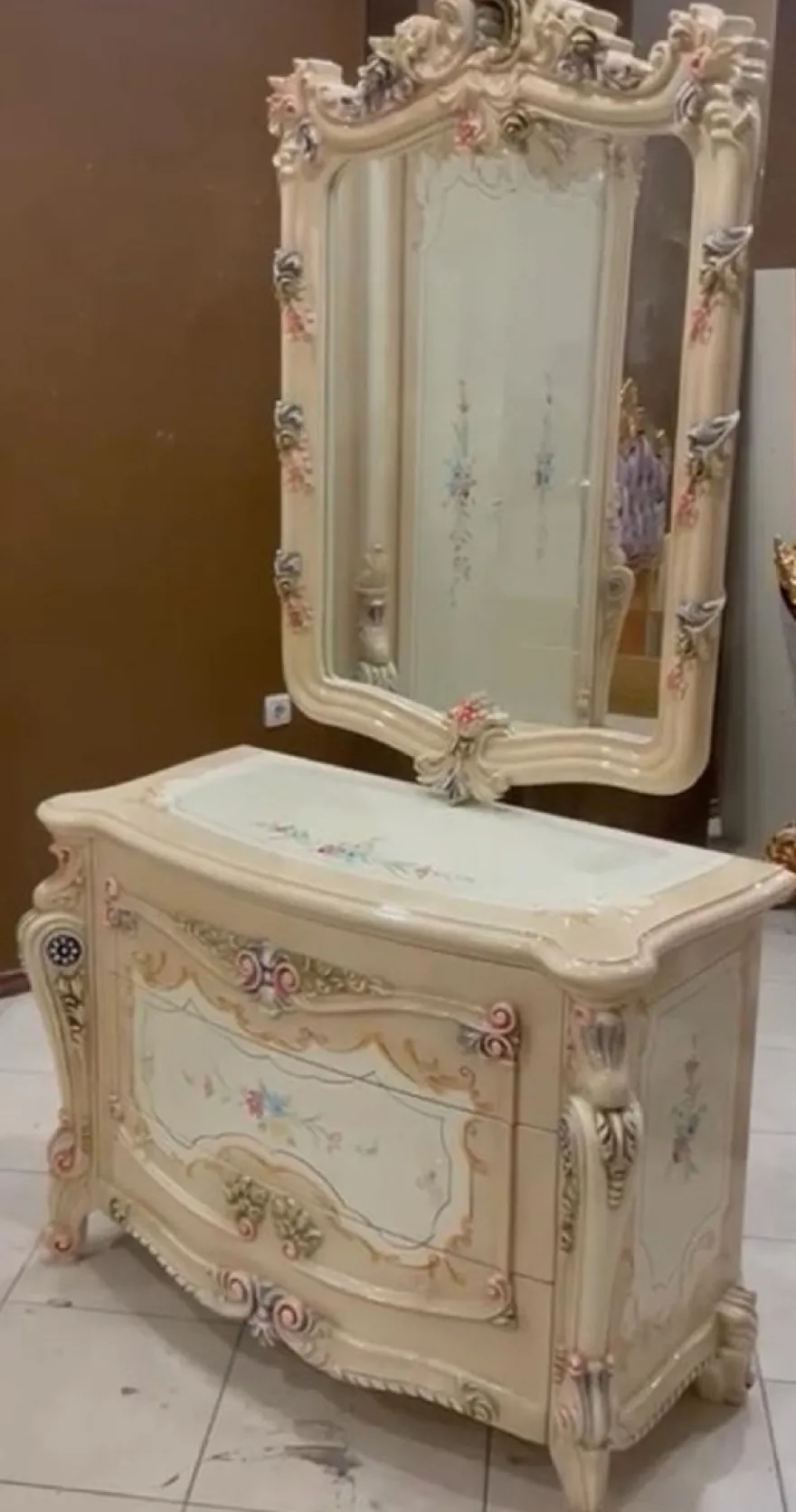 Casa Padrino Luxus Barock Kommode mit Wandspiegel Beige / Creme / Mehrfarbig