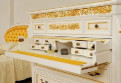 Casa Padrino Luxus Barock Kommode Weiß / Gold - Prunkvolle Barockstil Schlafzimmer Kommode - Luxus Schlafzimmer Möbel im Barockstil - Barock Schlafzimmer Möbel