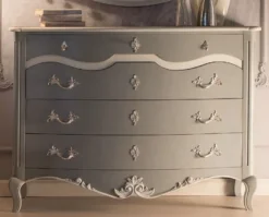 Casa Padrino Luxus Barock Kommode Grau / Weiß - Handgefertigte Massivholz Kommode mit 4 Schubladen - Barockstil Schlafzimmer Möbel - Barock Möbel - Luxus Qualität - Made in Italy