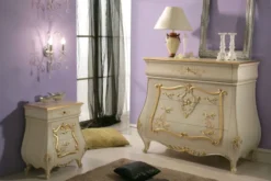 Casa Padrino Luxus Barock Kommode Creme / Gold - Handgefertigte Massivholz Kommode mit 4 Schubladen - Luxus Schlafzimmer Möbel im Barockstil - Barock Möbel - Luxus Qualität - Made in Italy