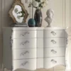 Casa Padrino Luxus Barock Kommode Weiß / Silber - Handgefertigte Massivholz Kommode mit 4 Schubladen - Barockstil Schlafzimmer Möbel - Barock Möbel - Luxus Qualität - Made in Italy