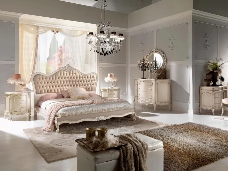Casa Padrino Luxus Barock Kommode Cremefarben / Silber - Handgefertigte Massivholz Kommode mit 4 Schubladen - Hochwertige Barock Möbel - Luxus Qualität - Made in Italy