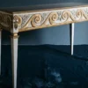 Casa Padrino Luxus Barock Konsole Weiß / Antik Gold - Handgeferigter Massivholz Konsolentisch mit edlen Verzierungen - Italienische Barock Möbel - Luxus Qualität - Made in Italy