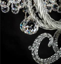 Casa Padrino Luxus Barock Kristall Hängeleuchte Silber / Weiß Ø 45 x H. 66 cm - Prunkvolle Hängelampe mit Böhmischem Kristallglas - Luxus Hängeleuchten im Barockstil - Edel & Prunkvoll