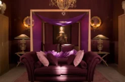 Casa Padrino Luxus Barock Ölgemälde Dame mit Blume Mehrfarbig / Gold 100 x H. 126 cm - Handgemaltes Gemälde im Barockstil - Barock Wand Deko