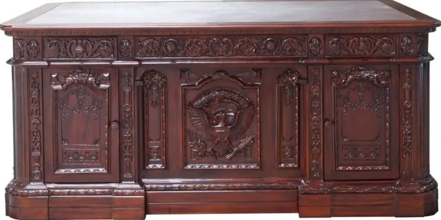 Casa Padrino Luxus Barock Mahagoni Schreibtisch Dunkelbraun / Braun 185 x 125 x H. 83 cm - Prunkvoller Barockstil Massivholz Bürotisch - Mahagoni Büro Möbel - Barock Büro Möbel