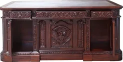 Casa Padrino Luxus Barock Mahagoni Schreibtisch Dunkelbraun / Braun 185 x 125 x H. 83 cm - Prunkvoller Barockstil Massivholz Bürotisch - Mahagoni Büro Möbel - Barock Büro Möbel