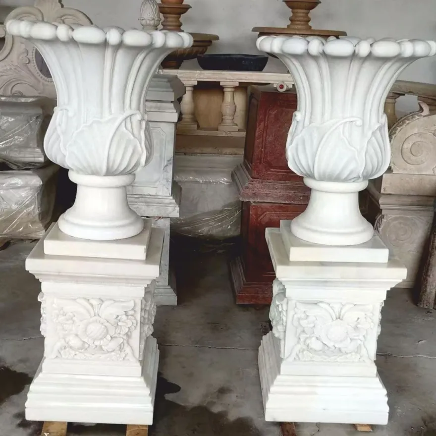 Casa Padrino Luxus Barock Marmor Blumentopf Set auf Säulen Weiß H. 110 cm