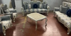 Casa Padrino Luxus Barock Massivholz Couchtisch Weiß / Beige / Gold - Handgefertigter Wohnzimmertisch im Barockstil - Barock Wohnzimmer Möbel - Edel & Prunkvoll