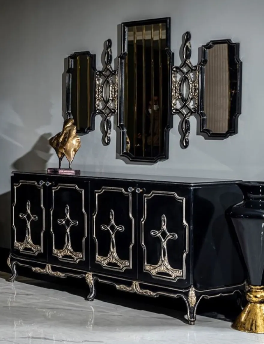 Casa Padrino Luxus Barock Möbel Set Schwarz / Gold - 1 Sideboard mit 4 Türen & 1 Spiegel - Handgefertigte Barock Möbel - Edel & Prunkvoll