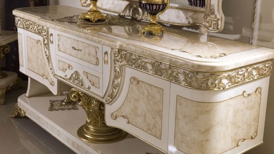 Casa Padrino Luxus Barock Möbel Set Weiß / Beige / Gold - 1 Barock Sideboard & 1 Barock Wandspiegel - Handgefertigte Barock Möbel - Edel & Prunkvoll