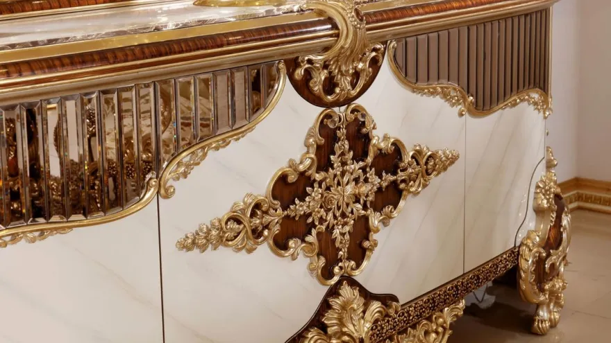 Casa Padrino Luxus Barock Möbel Set Weiß / Braun / Gold - 1 Barock Sideboard mit 4 Türen & 1 Barock Wandspiegel - Handgefertigte Barock Möbel - Edel & Prunkvoll
