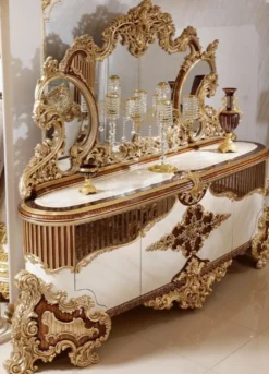Casa Padrino Luxus Barock Möbel Set Weiß / Braun / Gold - 1 Barock Sideboard mit 4 Türen & 1 Barock Wandspiegel - Handgefertigte Barock Möbel - Edel & Prunkvoll