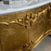 Casa Padrino Luxus Barock Möbel Set Sideboard mit Spiegel Weiß / Gold - Prunkvoller Massivholz Schrank mit elegantem Wandspiegel - Möbel im Barockstil