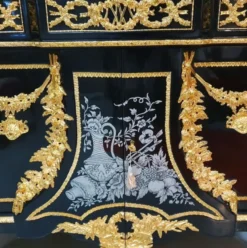 Casa Padrino Luxus Barock Möbel Set Schwarz / Gold - 1 Barock Kommode und 2 Barock Säulen - Prunkvolle Barock Möbel