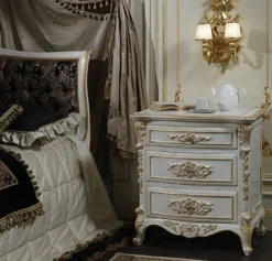 Casa Padrino Luxus Barock Nachtkommode Weiß / Gold 56 x 39 x H. 72 cm - Prunkvoller Barock Nachttisch - Schlafzimmer Möbel - Hotel Möbel - Schloss Möbel - Luxus Qualität - Made in Italy