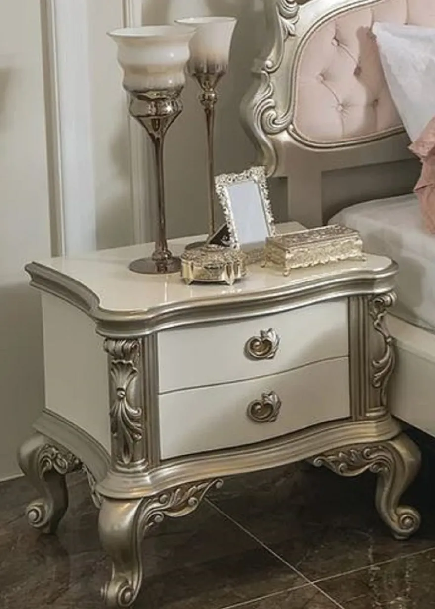 Casa Padrino Luxus Barock Nachtkommode Weiß / Silber - Handgefertigter Massivholz Nachttisch mit 2 Schubladen - Barock Schlafzimmer Möbel