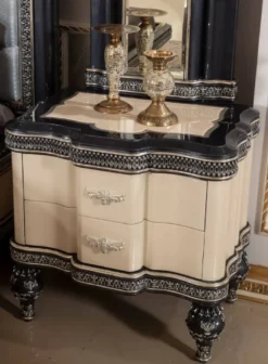 Casa Padrino Luxus Barock Nachtkommode Beige / Schwarz / Gold - Prunkvoller Barockstil Nachttisch mit 2 Schubladen - Luxus Schlafzimmer Möbel im Barockstil - Barock Möbel - Barock Interior