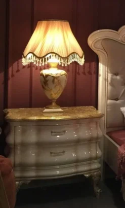 Casa Padrino Luxus Barock Nachtkommode Weiß / Gold - Handgefertigter Barock Nachttisch mit 2 Schubladen - Barock Schlafzimmer Möbel