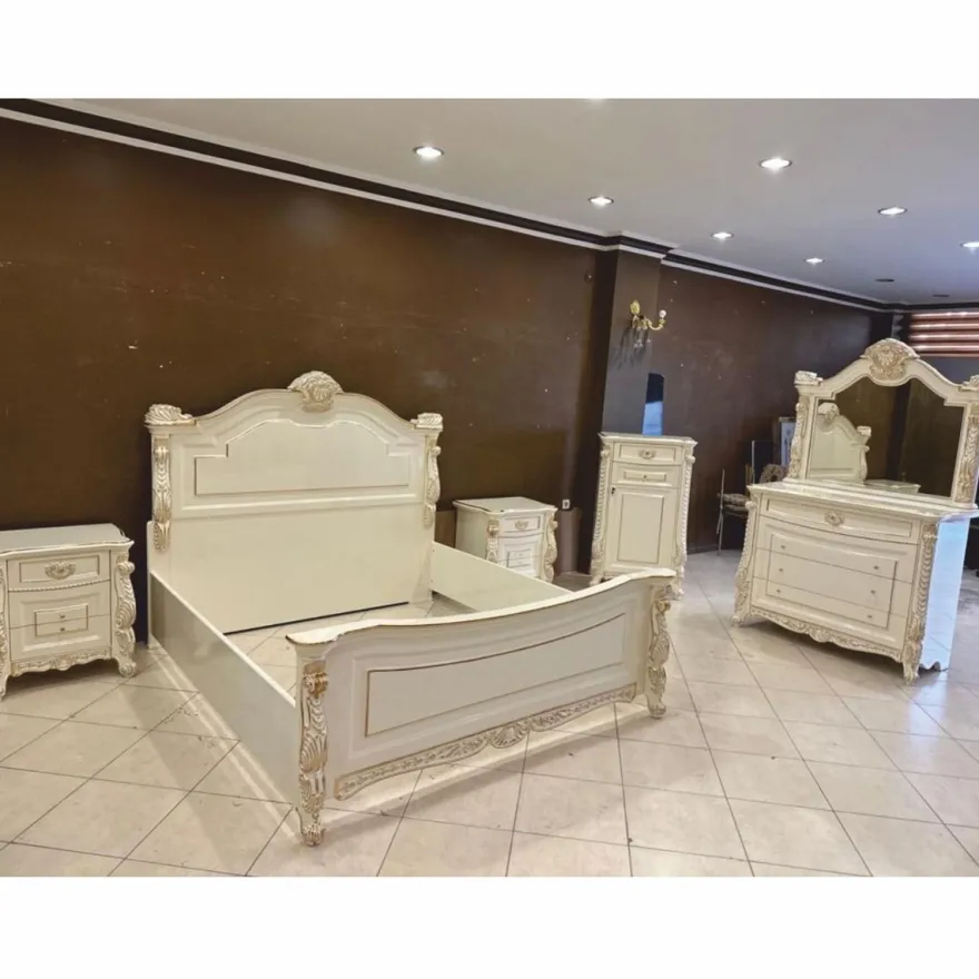 Casa Padrino Luxus Barock Nachtkommode mit 3 Schubladen Weiß / Gold - Barock Möbel