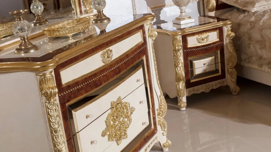 Casa Padrino Luxus Barock Nachtkommode Weiß / Beige / Braun / Gold - Prunkvoller Barock Nachttisch mit 3 Schubladen - Luxus Schlafzimmer Möbel im Barockstil - Barock Möbel - Barock Einrichtung