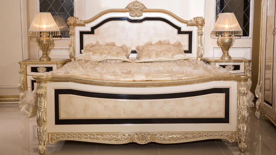 Casa Padrino Luxus Barock Nachtkommode Weiß / Beige / Schwarz / Gold - Prunkvoller Barockstil Nachttisch mit 3 Schubladen - Luxus Schlafzimmer Möbel im Barockstil - Barock Möbel - Barock Interior