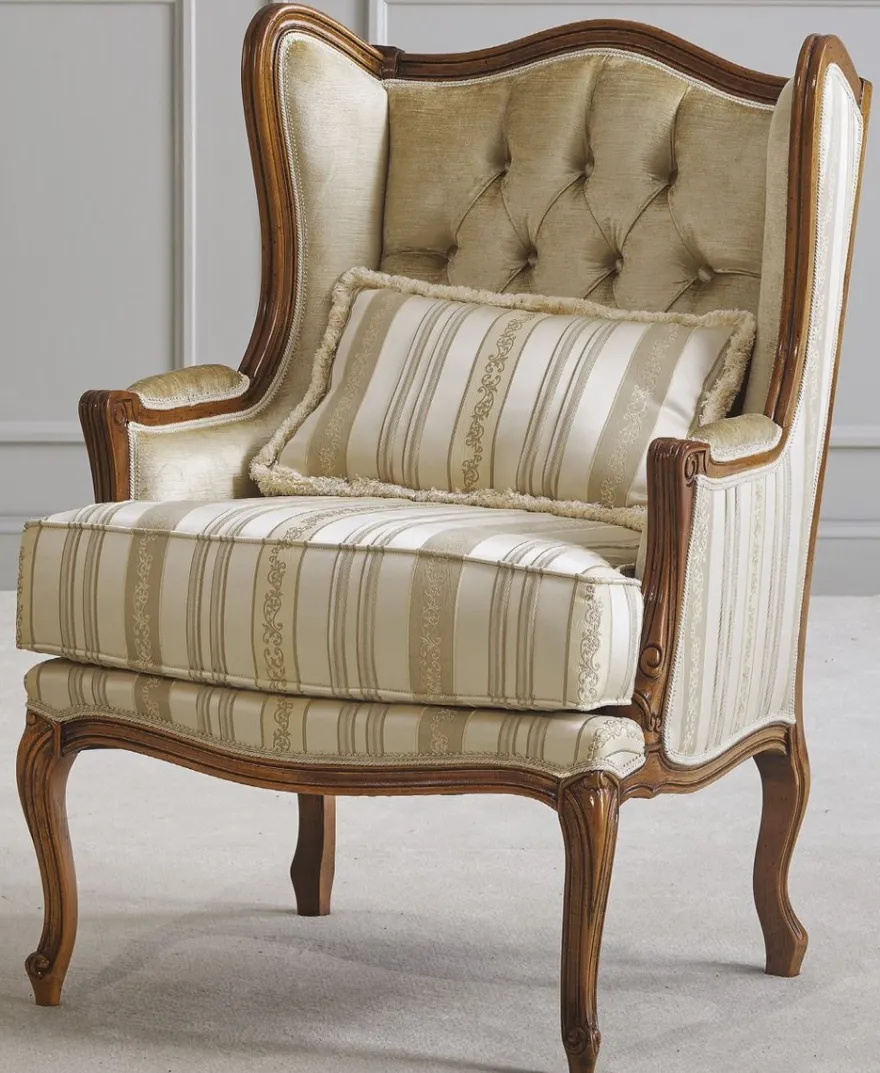 Casa Padrino Luxus Barock Ohrensessel Gold / Creme / Braun - Handgefertigter Barockstil Wohnzimmer Sessel mit Streifen - Luxus Wohnzimmer Möbel im Barockstil - Luxus Qualität - Made in Italy