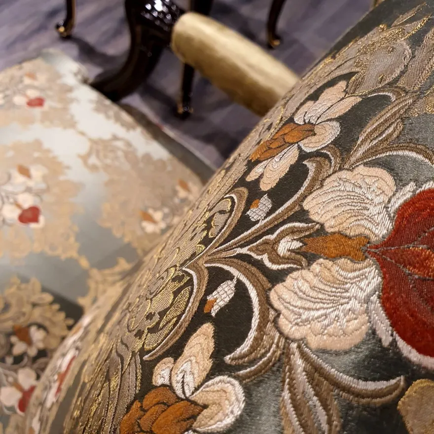 Casa Padrino Luxus Barock Ohrensessel Gold / Mehrfarbig / Schwarz - Prunkvoller Wohnzimmer Sessel mit elegantem Muster - Barock Möbel