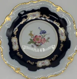 Casa Padrino Luxus Barock Porzellan Teller Weiß / Dunkelblau / Mehrfarbig / Gold Ø 33 cm - Porzellan Essteller - Luxus Barock Porzellan Accessoires - Reichenbach Porzellan - Made in Germany