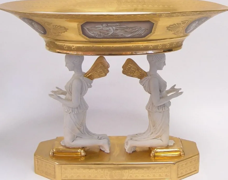 Casa Padrino Luxus Barock Porzellan Schale mit Engel im Antik Stil - Weiß / Gold - 50,5 x 35,3 x 39,5 cm