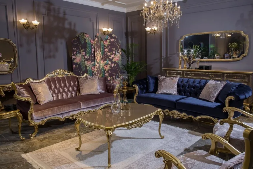 Casa Padrino Luxus Barock Samt Sofa Fliederfarben / Gold 226 x 84 x H. 109 cm - Prunkvolles Wohnzimmer Sofa mit dekorativen Kissen - Wohnzimmer Möbel im Barockstil