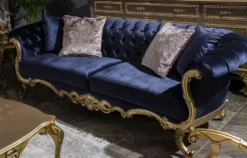Casa Padrino Luxus Barock Samt Sofa Royalblau / Gold 240 x 82 x H. 83 cm - Prunkvolles Wohnzimmer Sofa mit dekorativen Kissen - Wohnzimmer Möbel im Barockstil