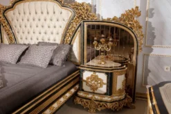 Casa Padrino Luxus Barock Schlafzimmer Set Gold / Weiß / Blau / Gold - 1 Doppelbett mit Kopfteil & 2 Nachtkommoden - Schlafzimmer Möbel im Barockstil - Edel & Prunkvoll
