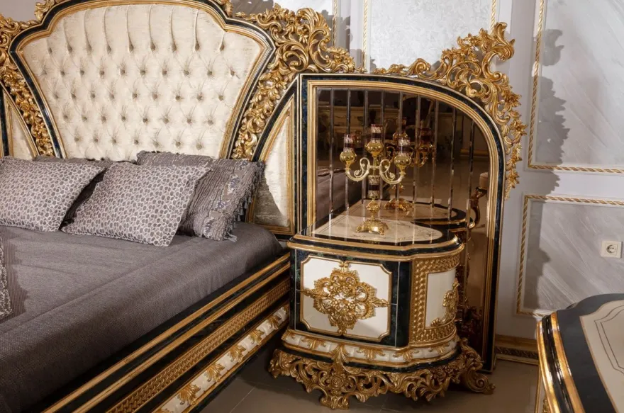 Casa Padrino Luxus Barock Schlafzimmer Set Gold / Weiß / Blau / Gold - 1 Doppelbett mit Kopfteil & 2 Nachtkommoden - Schlafzimmer Möbel im Barockstil - Edel & Prunkvoll