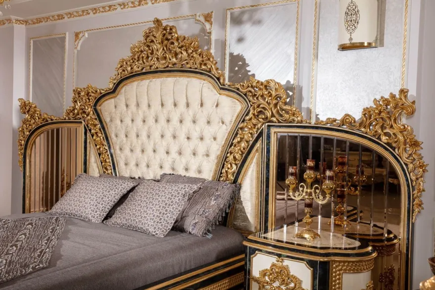 Casa Padrino Luxus Barock Schlafzimmer Set Gold / Weiß / Blau / Gold - 1 Doppelbett mit Kopfteil & 2 Nachtkommoden - Schlafzimmer Möbel im Barockstil - Edel & Prunkvoll
