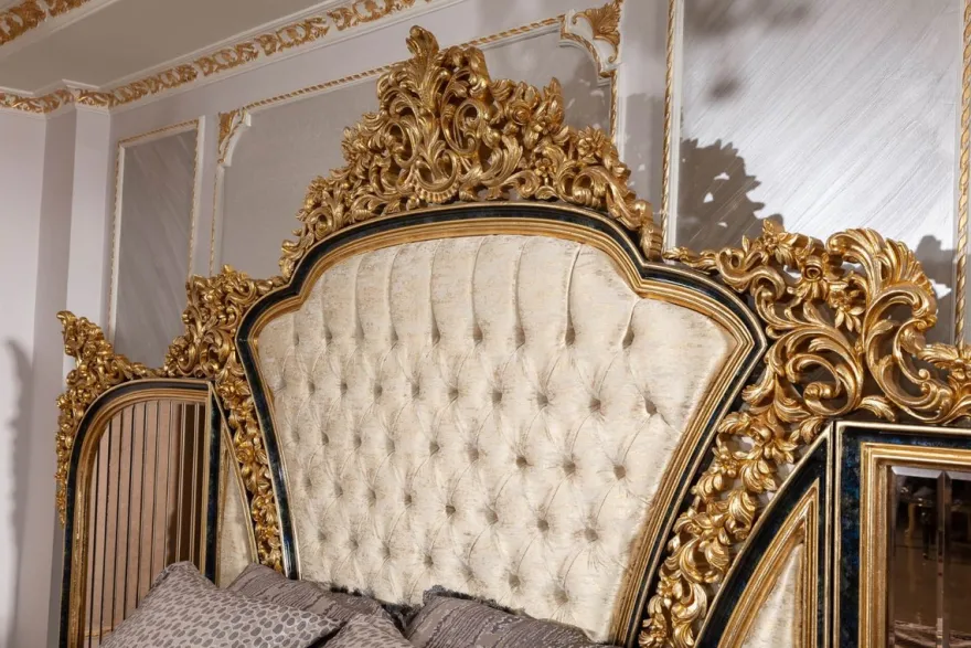 Casa Padrino Luxus Barock Schlafzimmer Set Gold / Weiß / Blau / Gold - 1 Doppelbett mit Kopfteil & 2 Nachtkommoden - Schlafzimmer Möbel im Barockstil - Edel & Prunkvoll