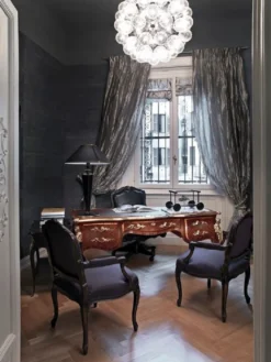 Casa Padrino Luxus Barock Schreibtisch mit 5 Schubladen Dunkelbraun / Schwarz / Gold - Prunkvoller handgefertigter Massivholz Bürotisch - Barock Büromöbel - Luxus Qualität - Made in Italy